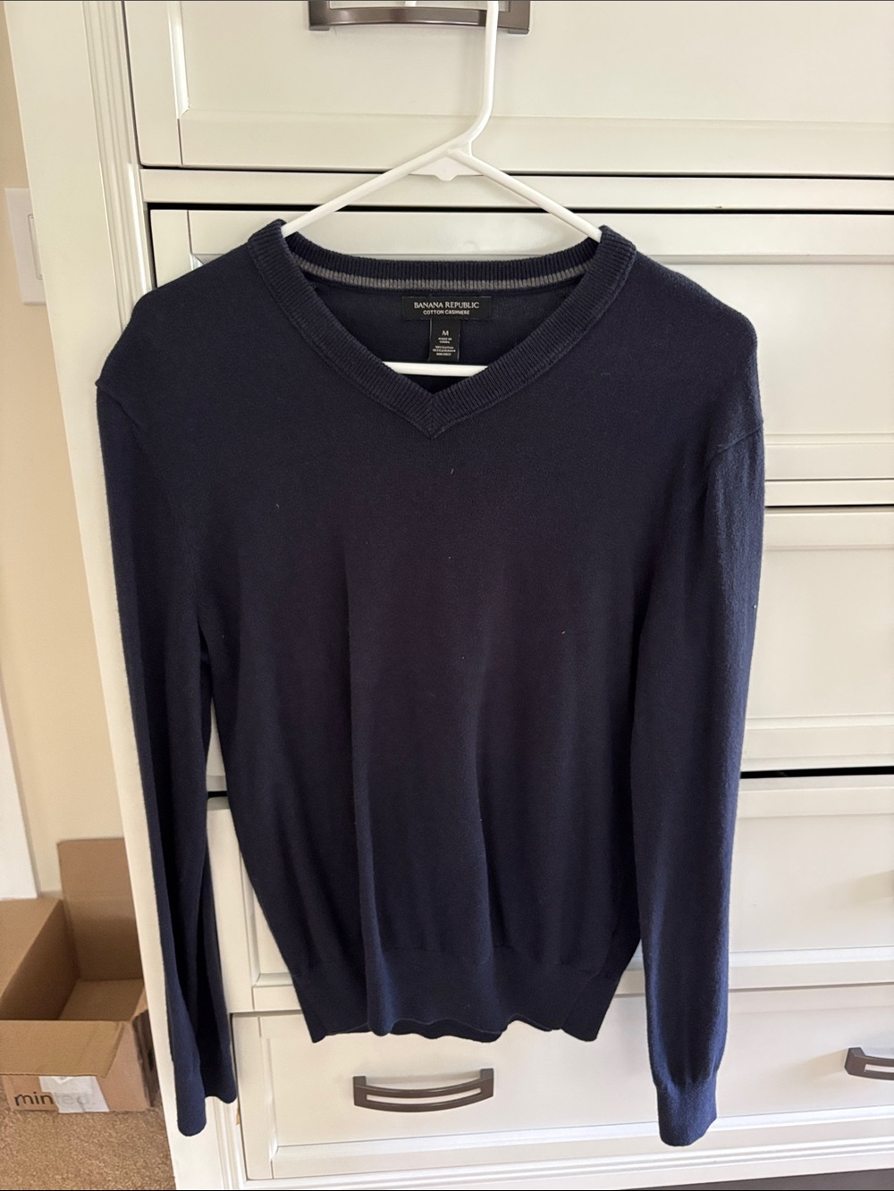 Banana Republic Men's Dark Navy V-Neck Sweater